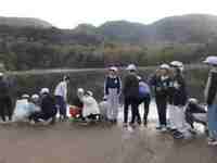 湯の湖にて朝の寒さを感じながら、自然の朝の空気を体の中に取り込み中…