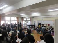 1年2組は音楽室にて 教材名「きいろいベンチ」