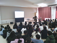 蓮見さんの話にみんな興味津々