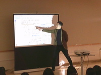 アナウンサーの仕事のポイントを教えてくれました。