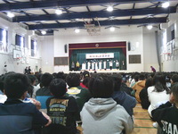 みんな真剣に集中して、計画委員の話を聞いていました。